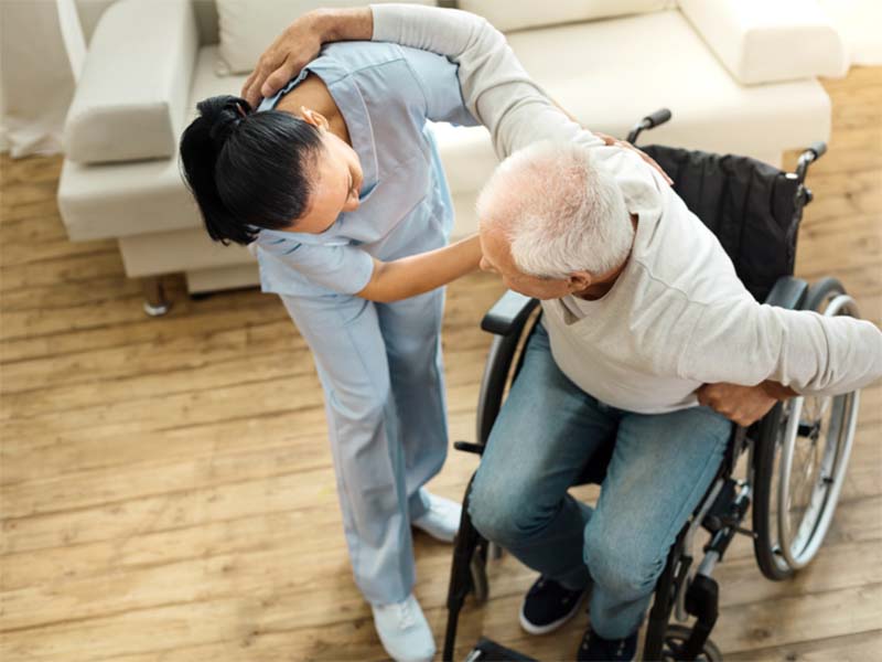 انتقال بیمار با ویلچر